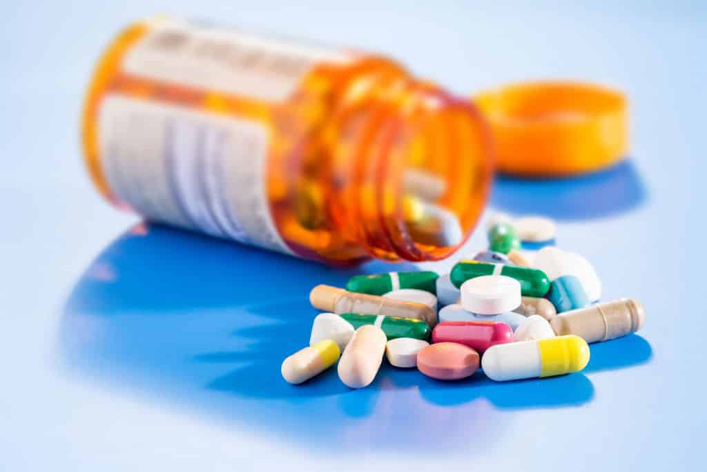 Les traitements conventionnels ou médicamenteux pour favoriser la repousse des cheveux suite à une greffe du Dr Bouhanna